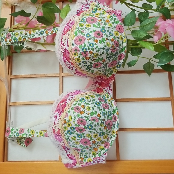 Liberty of London Other - Pretty floral balconette bra 38C